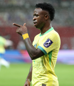 Vini Jr. durante jogo da Seleção