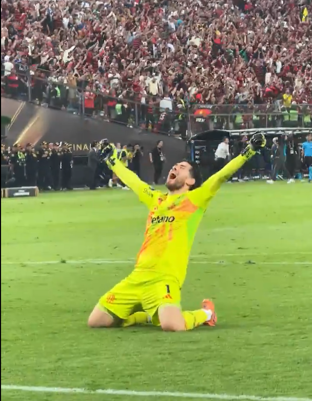 Rossi, do Flamengo, celebra Libertadores: 'Campeões justos e merecedores'