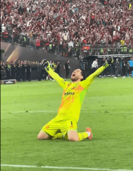 Agustín Rossi vibra com o título do Flamengo em Lima