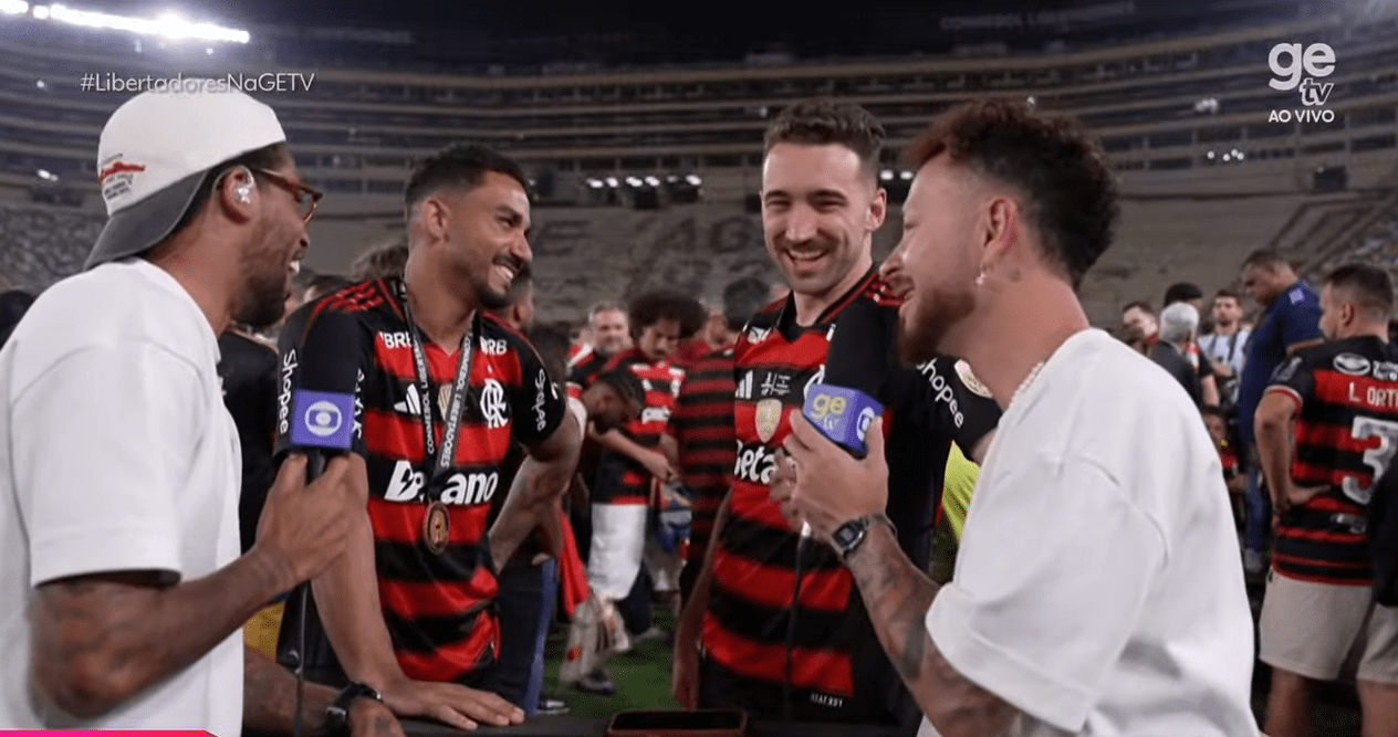 Campeão pelo Flamengo tira onda com jornalista da Globo: 'Uma tortura para ele'
