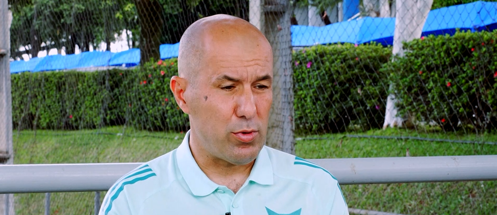 Técnico do Cruzeiro, Jardim abre o jogo sobre polêmica do gramado sintético no Brasil