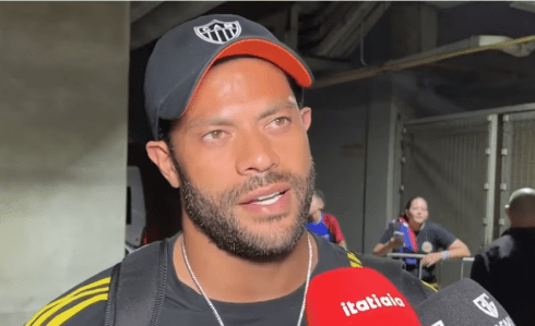 Hulk, atacante do Atlético, em zona mista na Arena Castelão