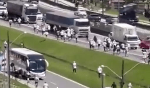 Torcida do Santos correu pelas estradas da BR-101