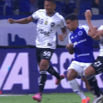 Cruzeiro x Botafogo: foi pênalti de Kaiki em Marçal? Comentarista analisa