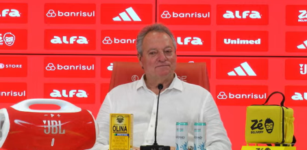 Abel Braga na entrevista coletiva após o Inter se livrar da queda à Série B