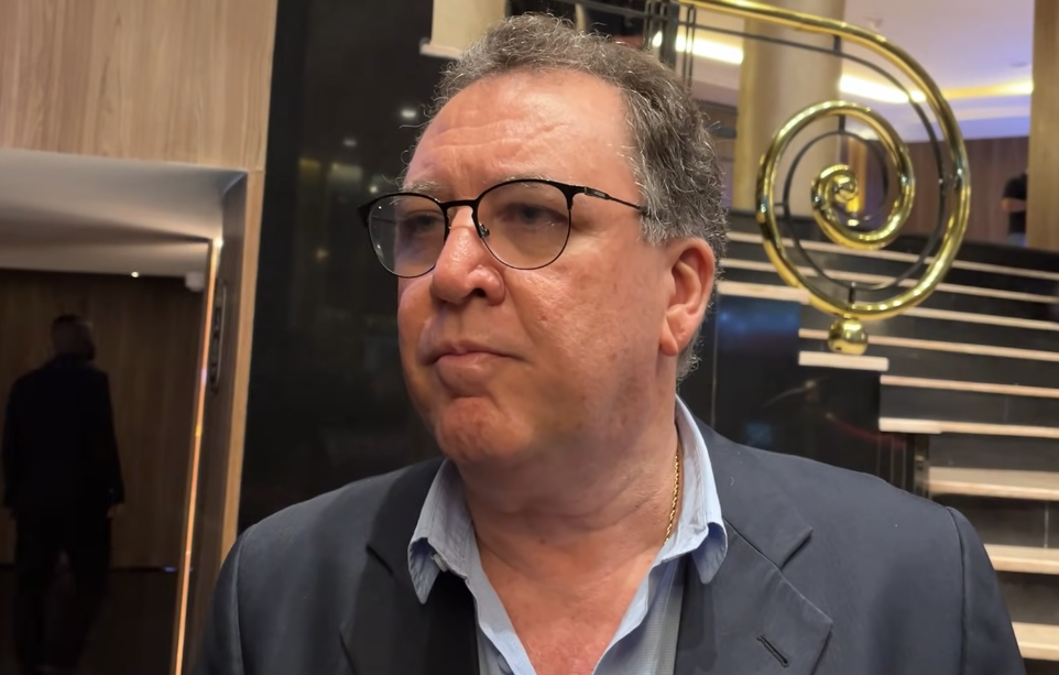 Presidente do Santos crava treinador do clube para 2026: 'Começamos o planejamento'