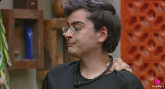 Dudu Camargo chora em A Fazenda 17