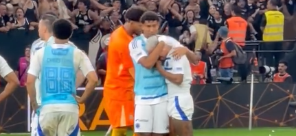 Matheus Pereira chora após eliminação do Cruzeiro para o Corinthians na Copa do Brasil
