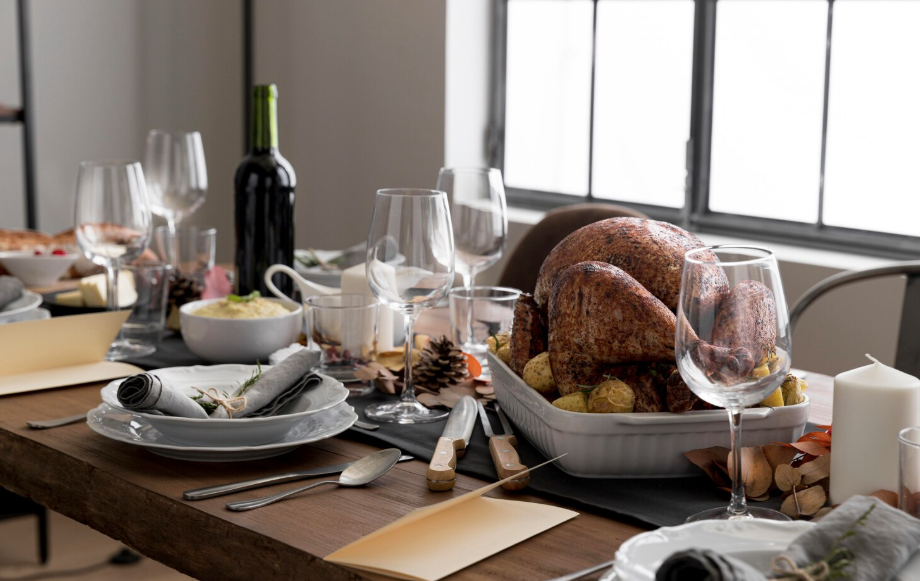 Como decorar a mesa da ceia de Natal com itens de casa de forma elegante