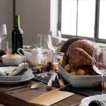 Como decorar a mesa da ceia de Natal com itens de casa de forma elegante