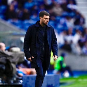 Martín Anselmi durante passagem pelo Porto, de Portugal: o argentino está perto do Botafogo