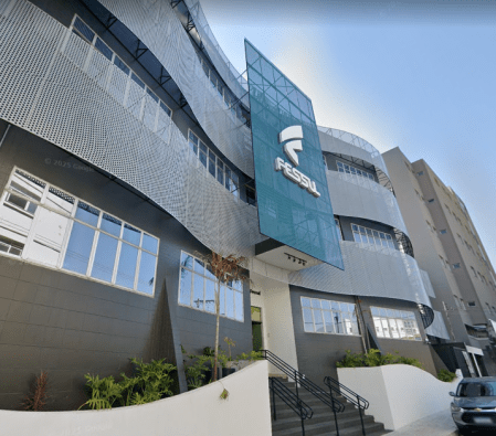 Escolha da cidade para o lançamento reforça o vínculo da produção com o local onde os supostos avistamentos e encontros ocorreram, permitindo que a comunidade local seja a primeira a ter acesso ao conteúdo.