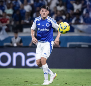 Villalba, do Cruzeiro, é eleito melhor o zagueiro pelo Trófeu Guará