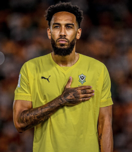 Pierre Emerick-Aubameyang durante jogo por Gabão em 2025