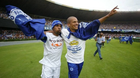 Alex parabeniza Cruzeiro por 105 anos de história