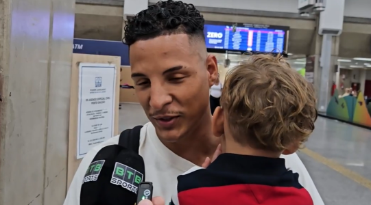 Guilherme Arana chega ao Rio de Janeiro para reforçar o Fluminense
