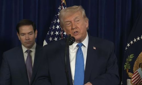 Presidente dos Estados Unidos, Donald Trump, em coletiva de imprensa após os ataques à Venezuela