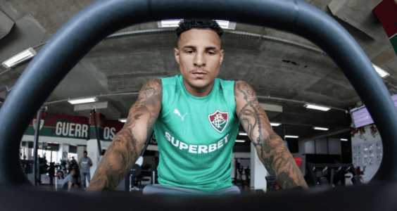 Guilherme Arana é anunciado pelo Fluminense
