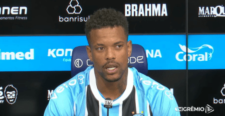 Caio Paulista durante a apresentação como novo jogador do Grêmio