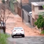 Chuva constante provoca queda de muro e resgate de pessoa acamada em Ipatinga