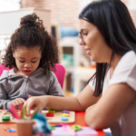 Nova lei inclui professores da educação infantil na carreira do magistério; veja o que muda
