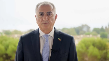 Na foto, o opositor Reza Pahlavi, filho do último xá deposto em 1979