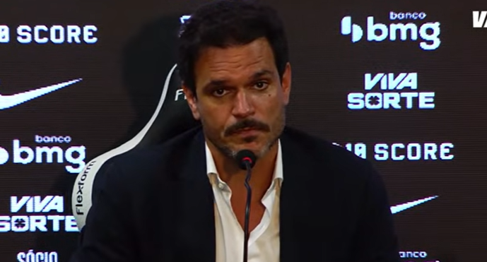 Vasco ainda prioriza posição no mercado e observa mais saídas no elenco