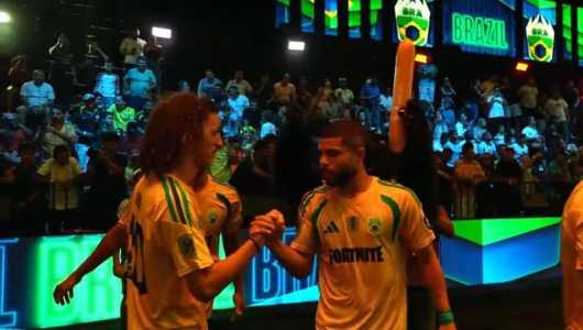 Dedo (esq) e Lipão (dir) em vitória do Brasil na Kings League