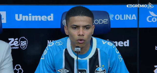 José Enamorado em apresentação como novo reforço do Grêmio