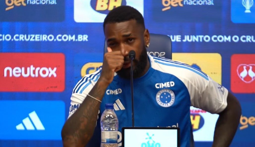 Gerson vai às lágrimas em apresentação no Cruzeiro, explica motivo e cita família