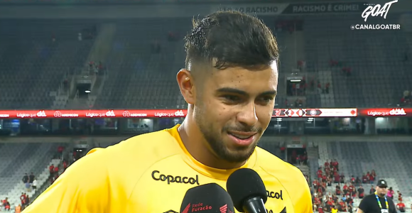 Mycael concedeu entrevista na saída de campo de Athletico 2 x 0 Operário