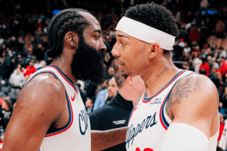 James Harden e Jordan Miller celebram após Raptors 117 x 121 Clippers, pela NBA 2025/2026