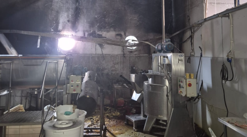 Incêndio atinge fábrica de temperos no bairro Veneza, em Ipatinga