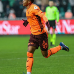Ex-Corinthians brilha na Europa e supera estrelas da Seleção Brasileira