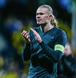 Haaland aplaude torcida do City após derrota na Champions