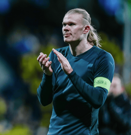 Haaland aplaude torcida do City após derrota na Champions