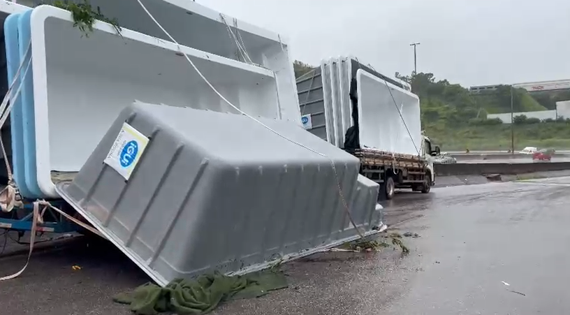 Homem morre após piscina cair sobre ele na BR-381, na Grande BH