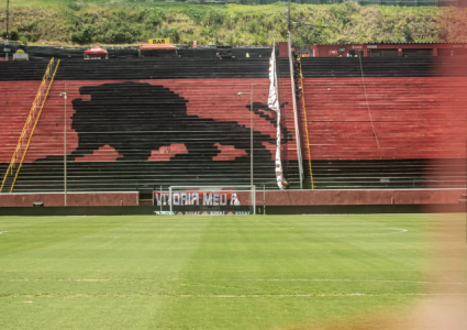 Arquibancada do estádio Barradão, em Salvador-BA