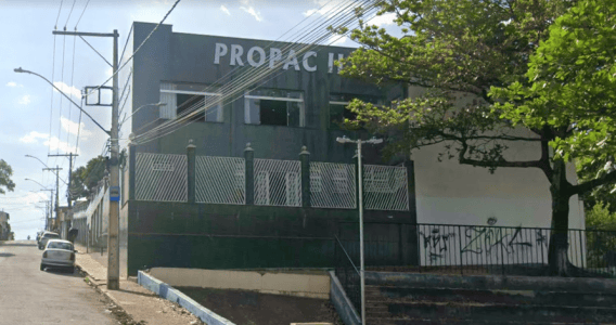 Um ponto importante do regulamento é que o aluno é desligado da instituição ao completar 15 anos.