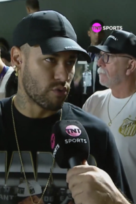 Neymar foi à Vila Belmiro para acompanhar Santos x Corinthians
