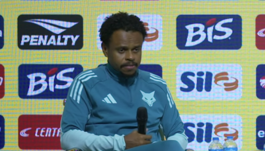Treinador do Cruziero Sub-20 durante coletiva de imprensa