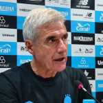 Técnico do Grêmio, Luís Castro se pronuncia sobre fala de conotação racista