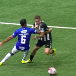 Foi pênalti em Bernard? Comentarista dá 'veredito' sobre lance em Atlético x Cruzeiro