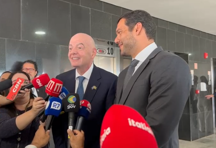 Gianni Infantino e Samir Xaud, em entrevista nesta segunda-feira (26), em Brasília