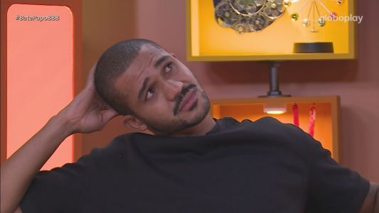 Matheus se emociona ao ver recado do pai