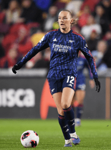 Frida Maanum foi autora de um dos gols do Arsenal