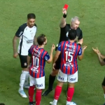 Jogador do Bahia é expulso em dez minutos e vira desfalque no Brasileirão