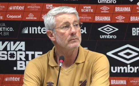 Odair Hellmann em entrevista coletiva do Athletico-PR