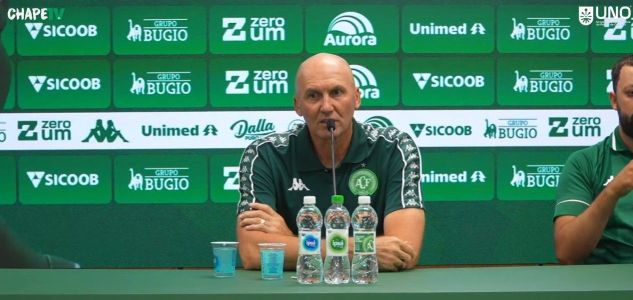 Gilmar Dal Pozzo em entrevista coletiva como técnico da Chapecoense