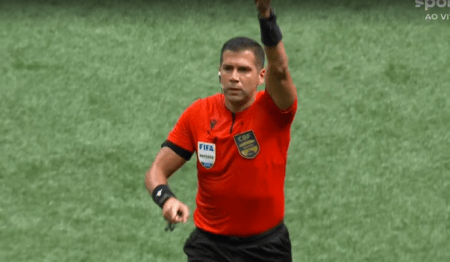 Bruno Arleu de Araújo, árbitro da partida entre Atlético e Palmeiras, na Arena MRV